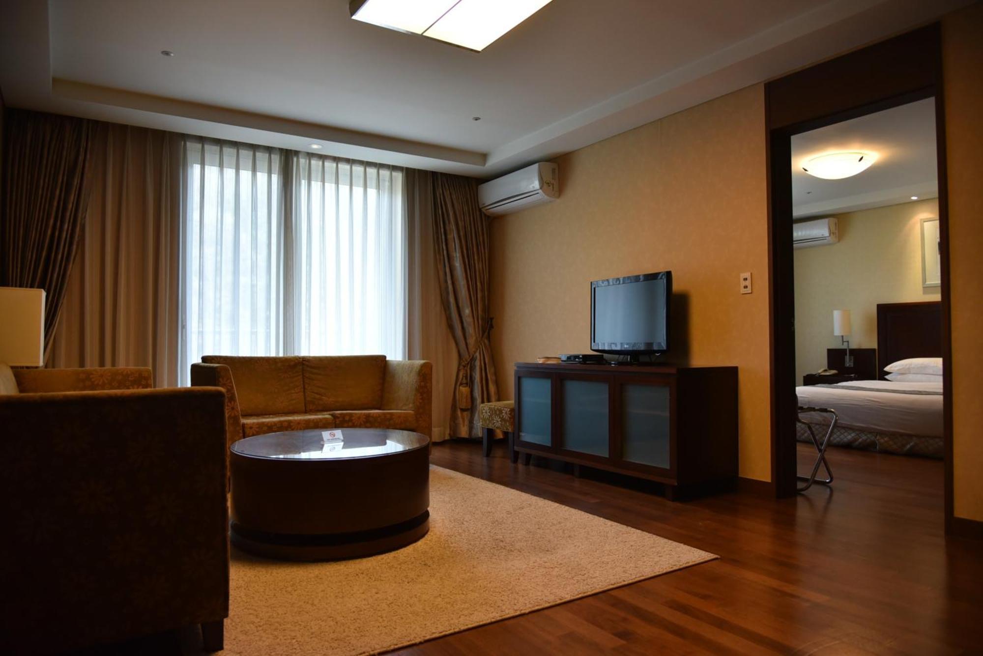 Pocheon Adonis Art Hill Hotel ภายนอก รูปภาพ